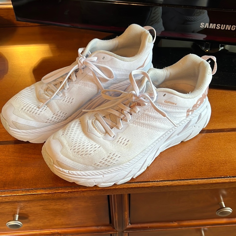 White Hoka Clifton 6